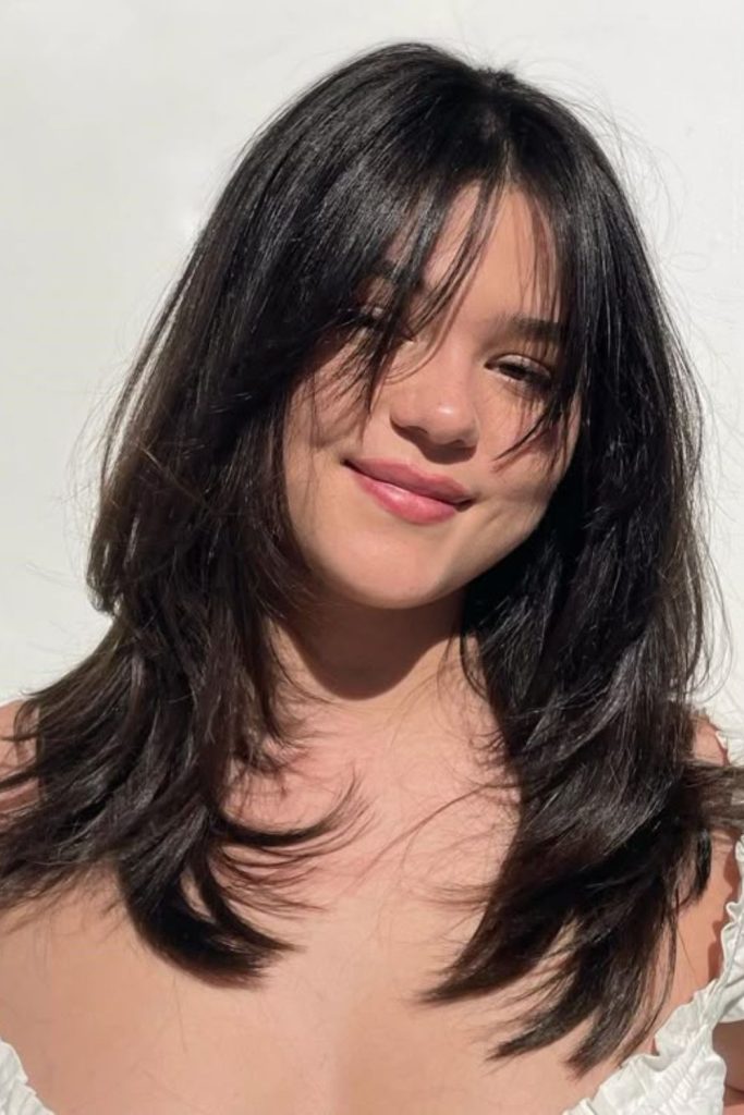 Thin razor-cut floating fringe with texture