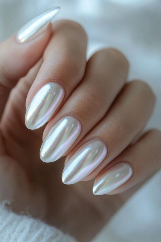Almond-shaped milky nails with gloss