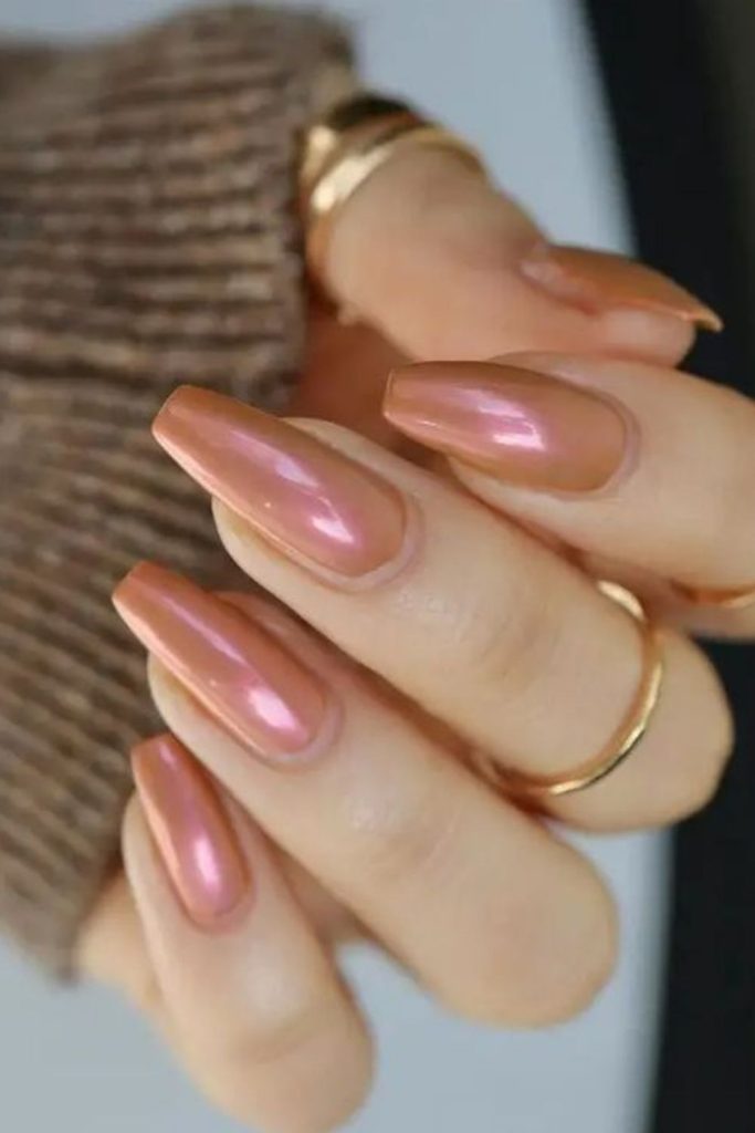 Honey-toned nails with soft shimmer