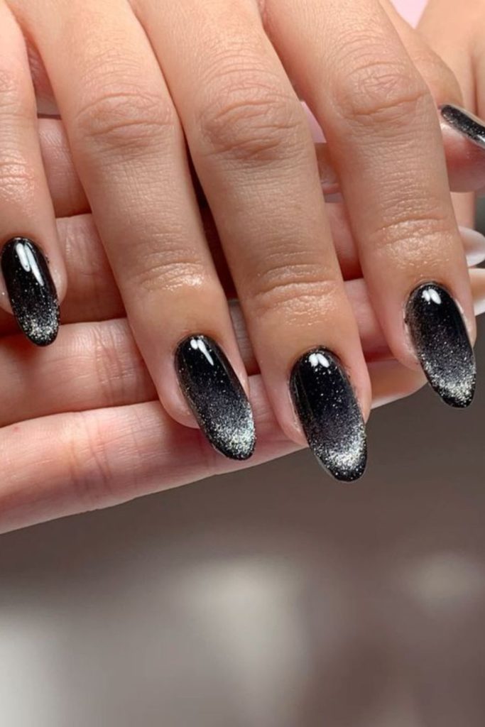 Holographic smoky cat eye manicure