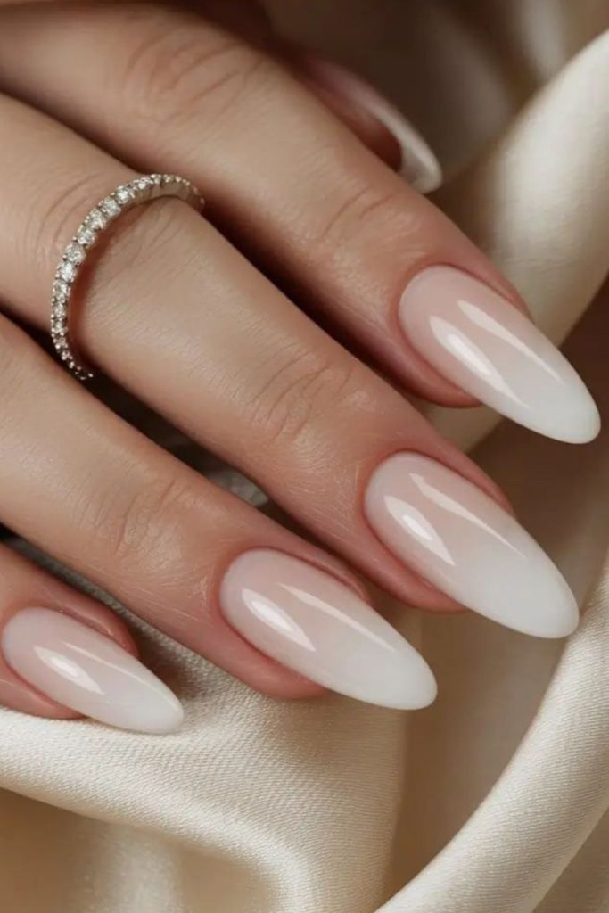 Smooth ivory glossy minimalist nails