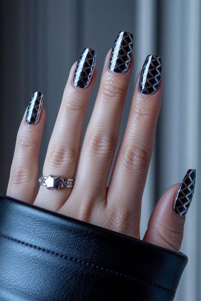 Diagonal streaks over deep black nails
