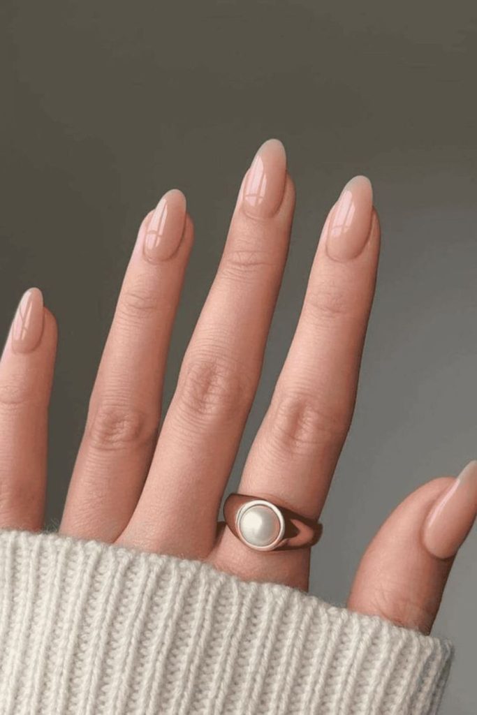 Warm oat neutral round nails