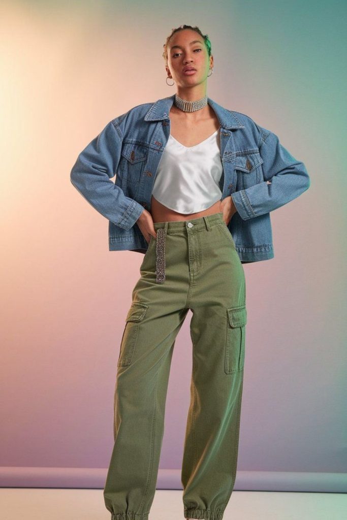 Multi-pocketed cargo pants with layered tops