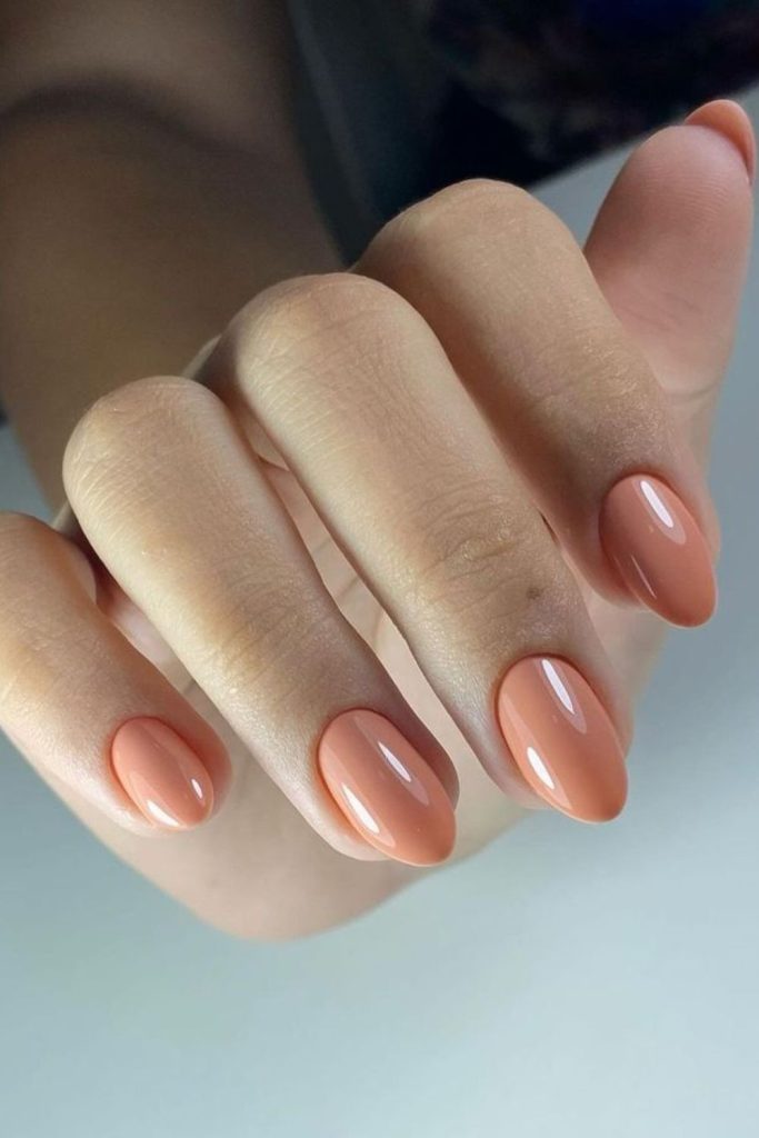 Soft peach short nail polish