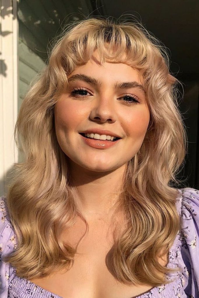 Pearl-toned fringe with flowing locks