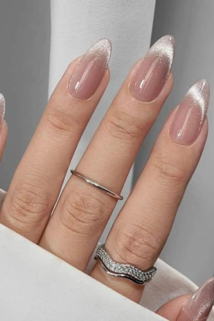 Pearl smoke cat eye manicure