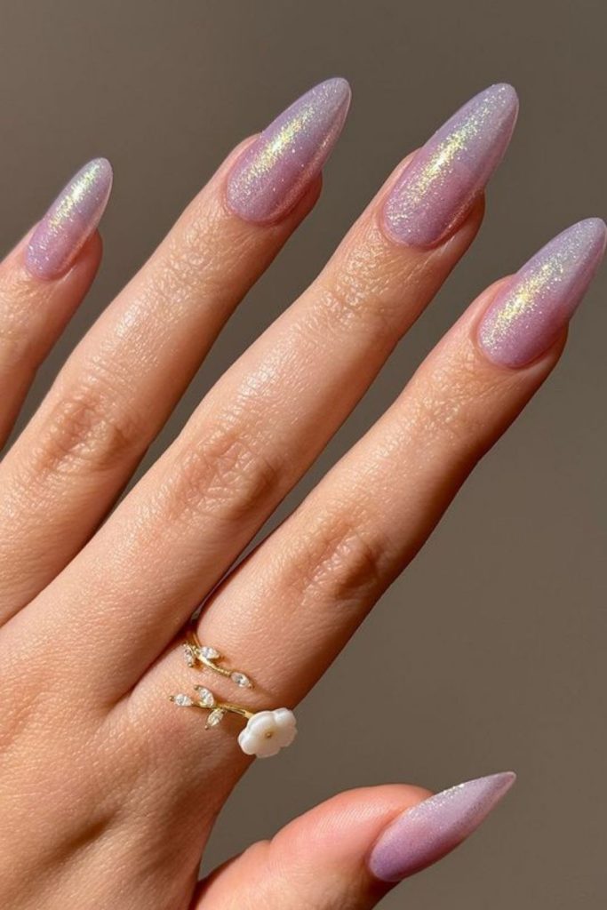 Blush lilac nails with icy streaks