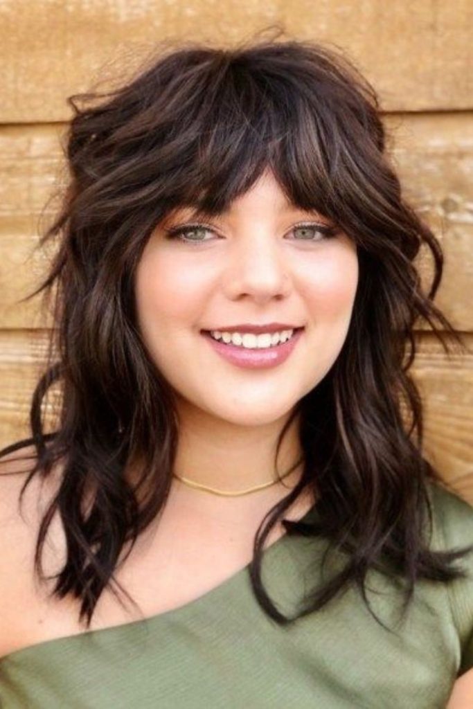 Shoulder shag with jagged, kinetic ends