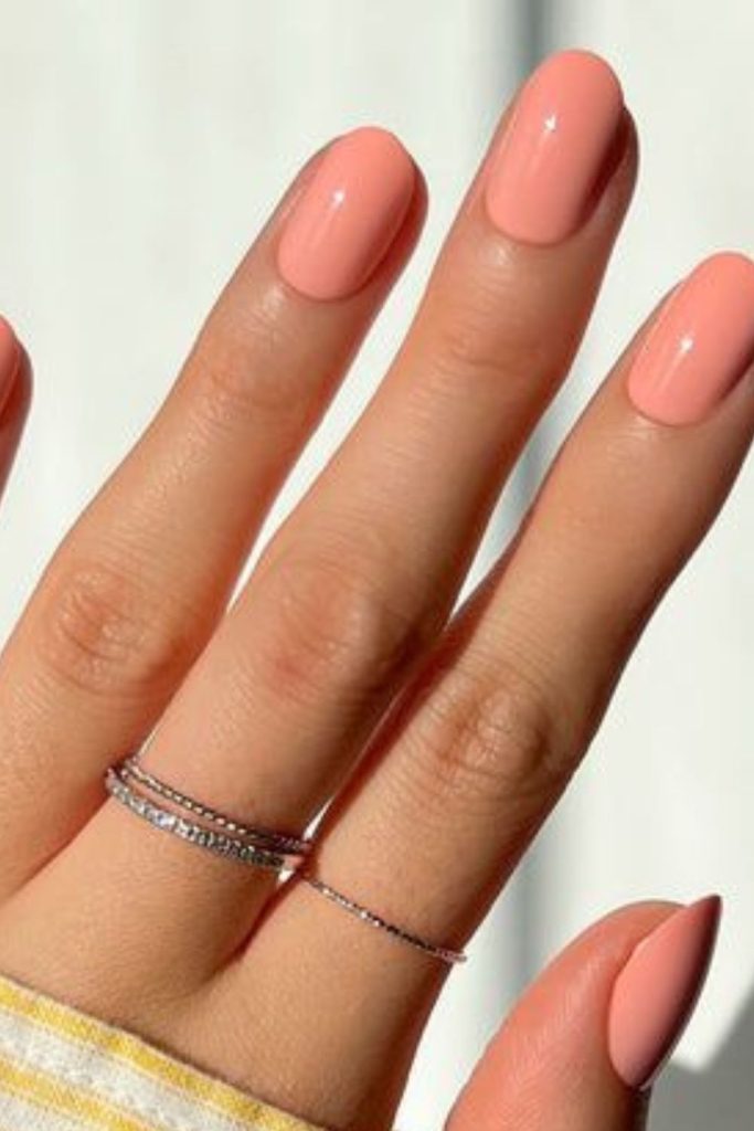 Gentle coral short rounded nails