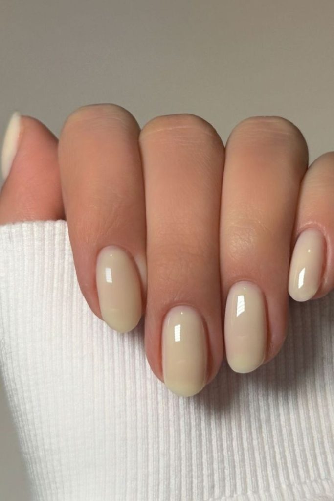 Warm vanilla oat toned nails.
