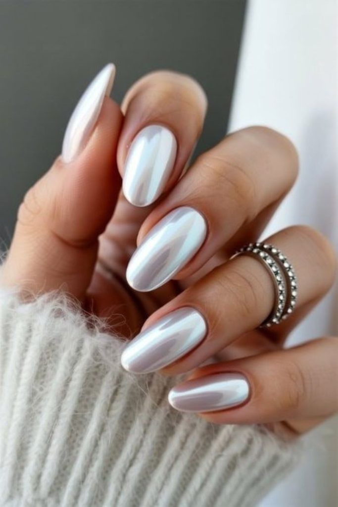 Pearlescent cream nails with calm elegance.