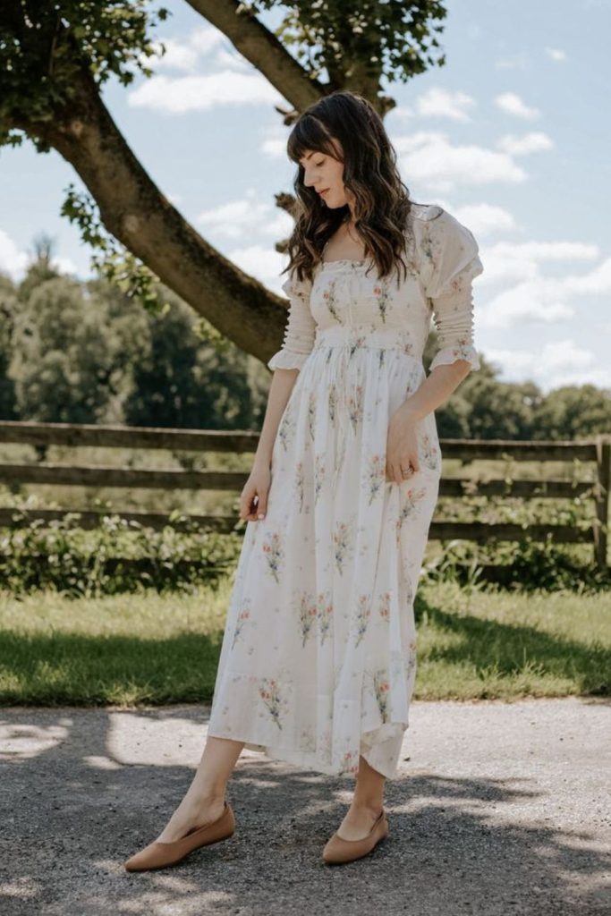 Puff sleeve cottagecore dress outfit.