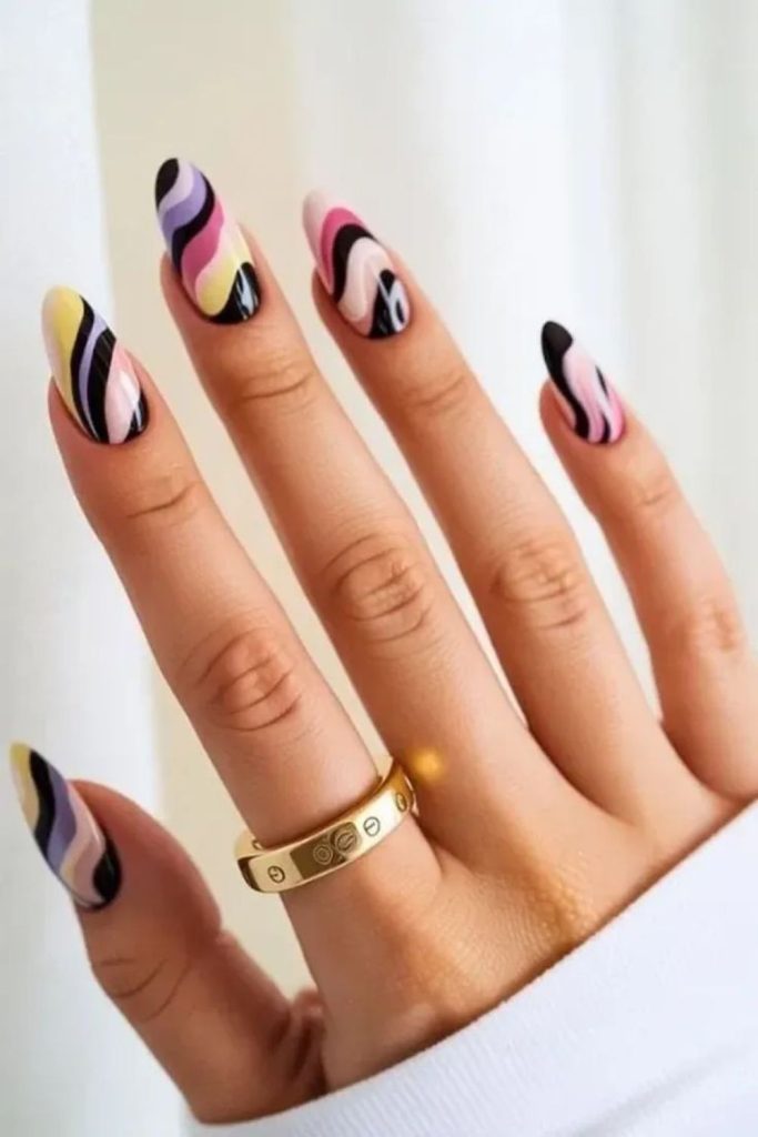 Bold diagonal sections on soft nails