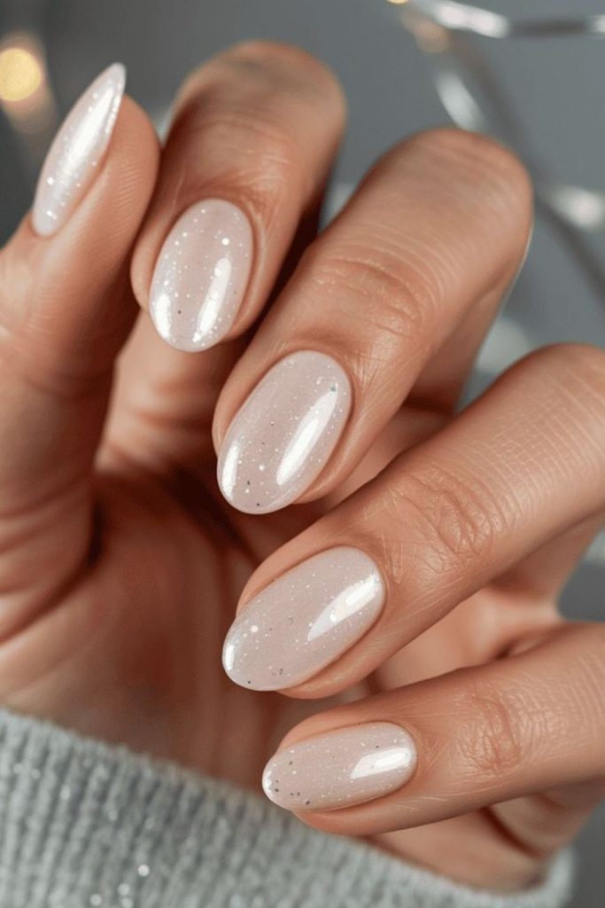 Pearly icy shimmer short nails