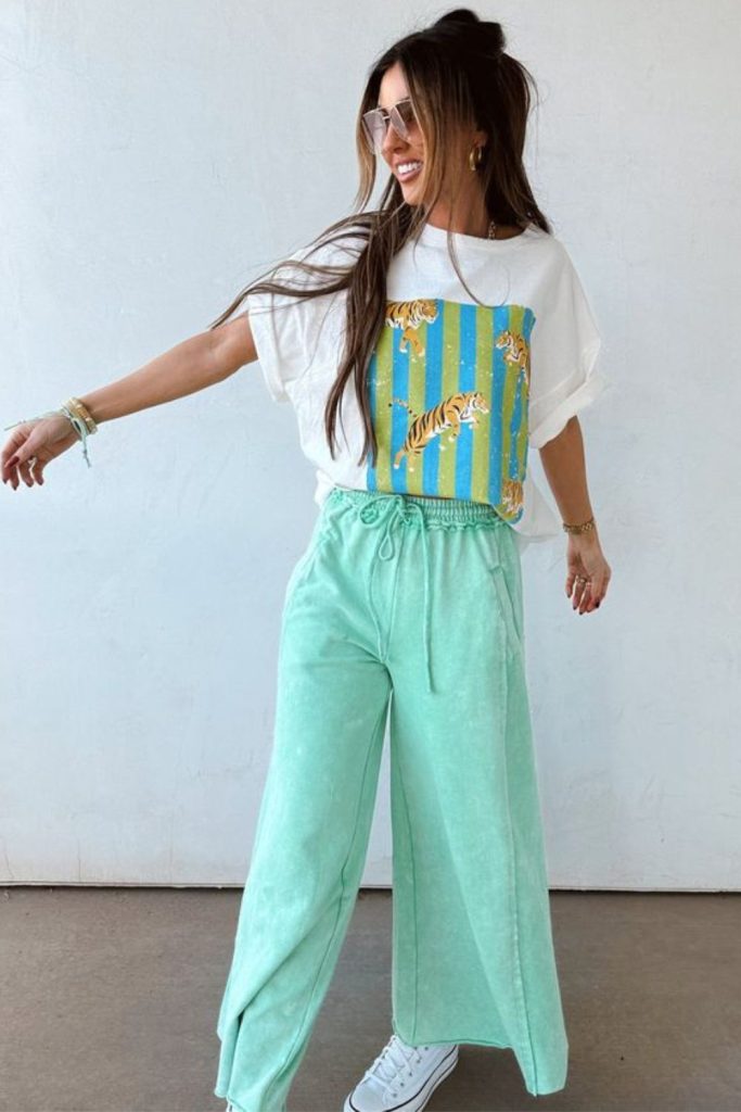 Prism color oversized tee with trousers
