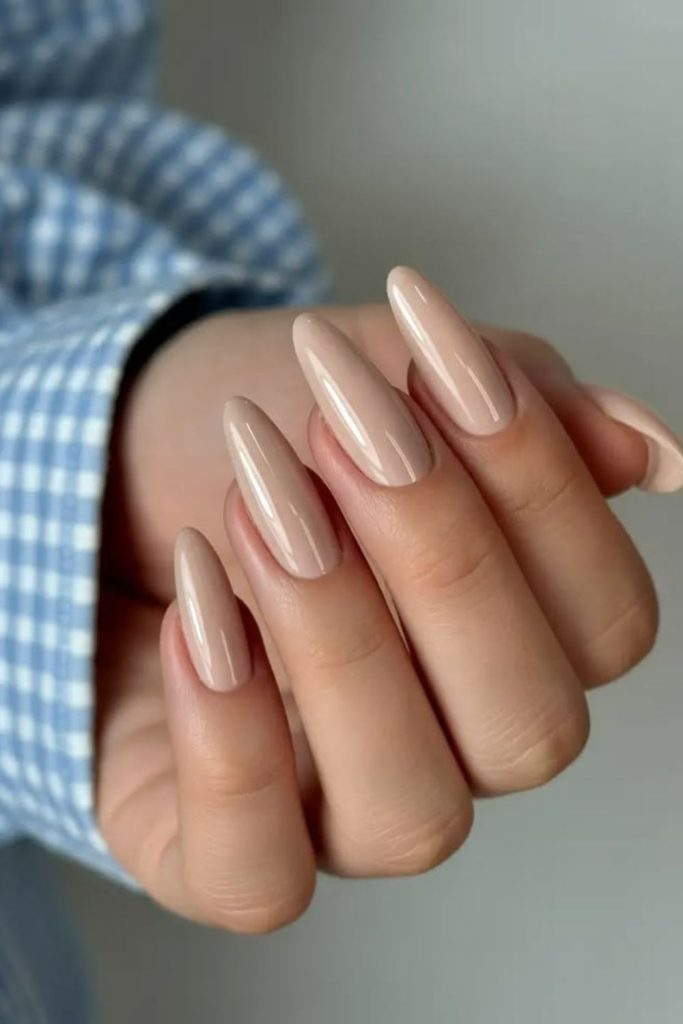Beige soft neutral nails.