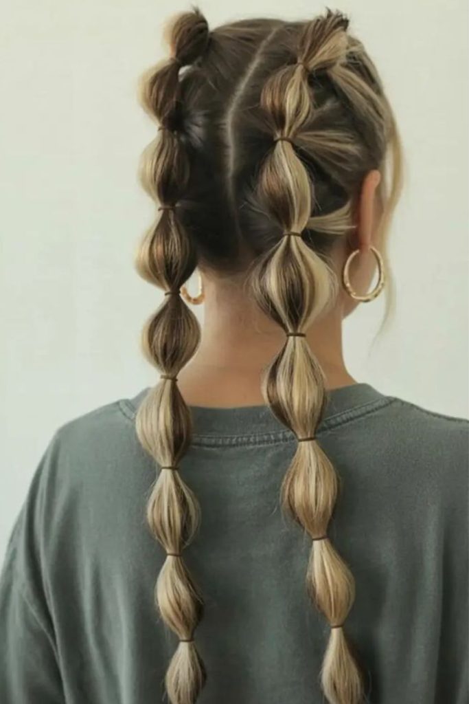 Playful bubble braids with tiny elastics