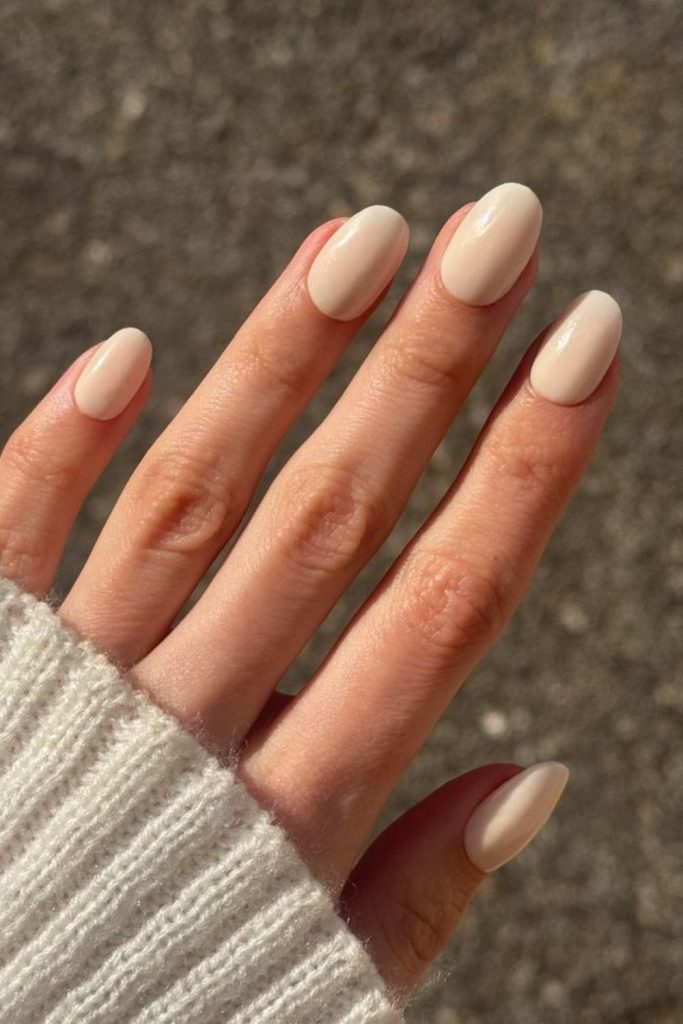 Cream nails, soft elegant subtlety.