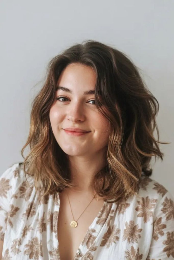 Side-swept lob with soft wisps