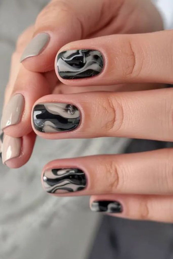Gray marbel veins marble effect nails