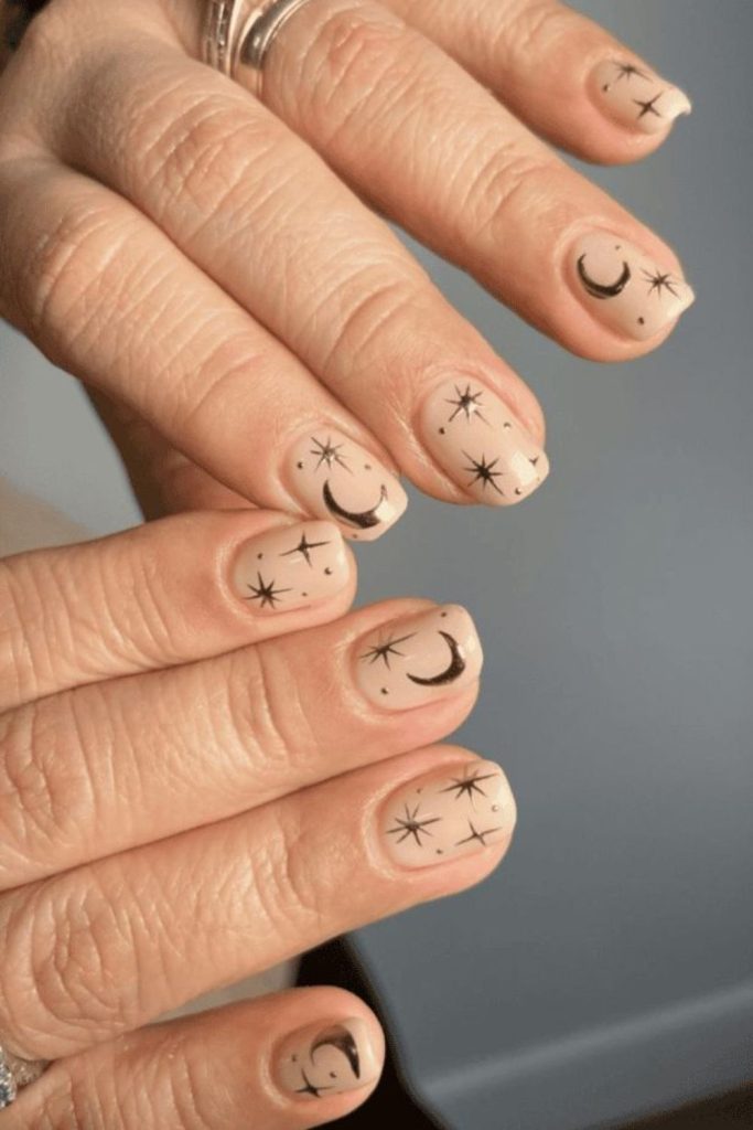 Gold crescent accent nails chic