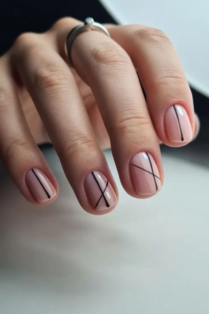 Asymmetrical line design short nails