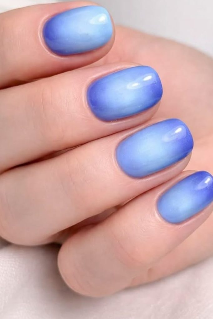 Turquoise beige gradient short nails