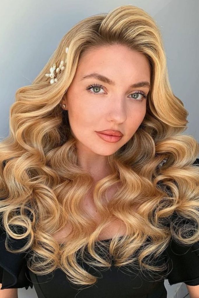 Vintage romantic curls with subtle shine