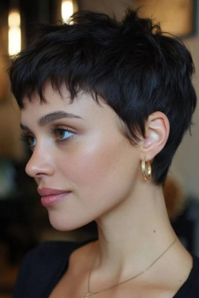 Airy fringe with short cropped layers