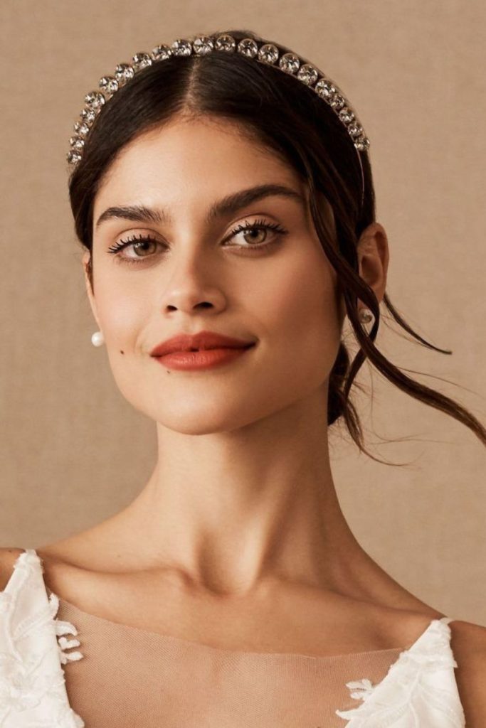 Crown wrapped elegant crown knot