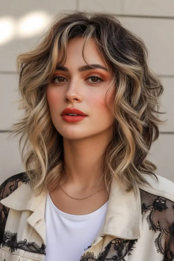 Desert wind medium crop relaxed airy texture cut