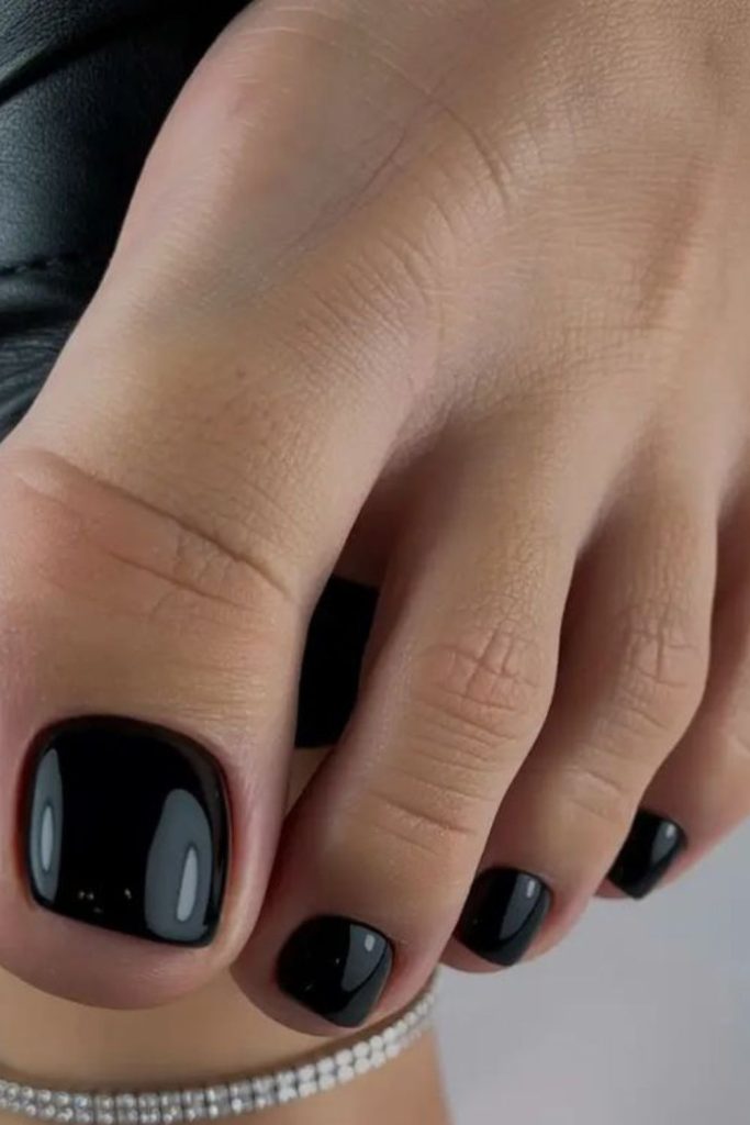 Jet black glossy bold toe nails