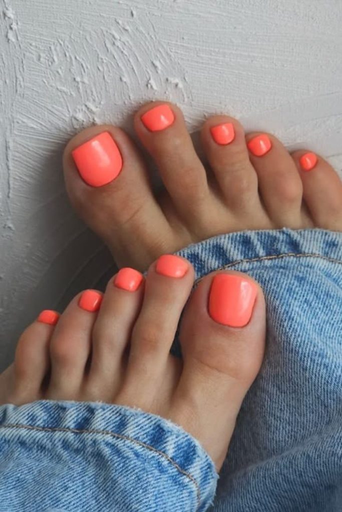 Soft peach pastel cute toenail glow