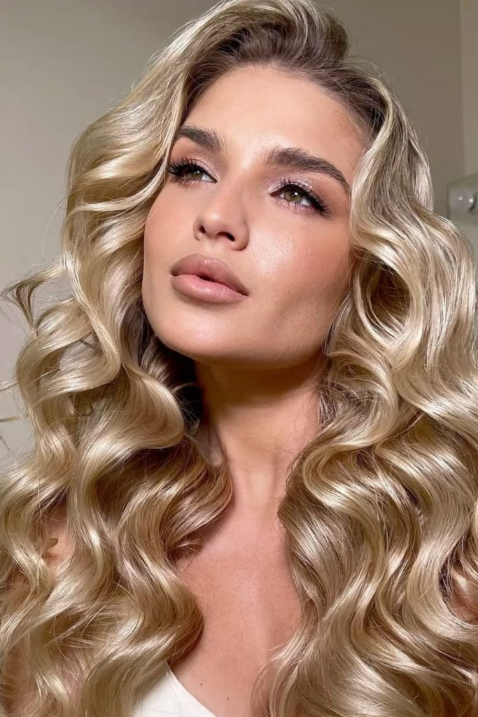 Pearl glossy shine soft wave hairstyle