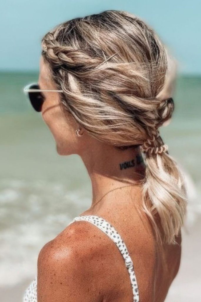 Low folded pony knot ripple form