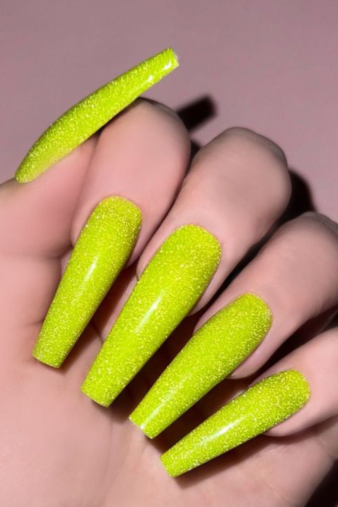 Glitter veil neon yellow nails