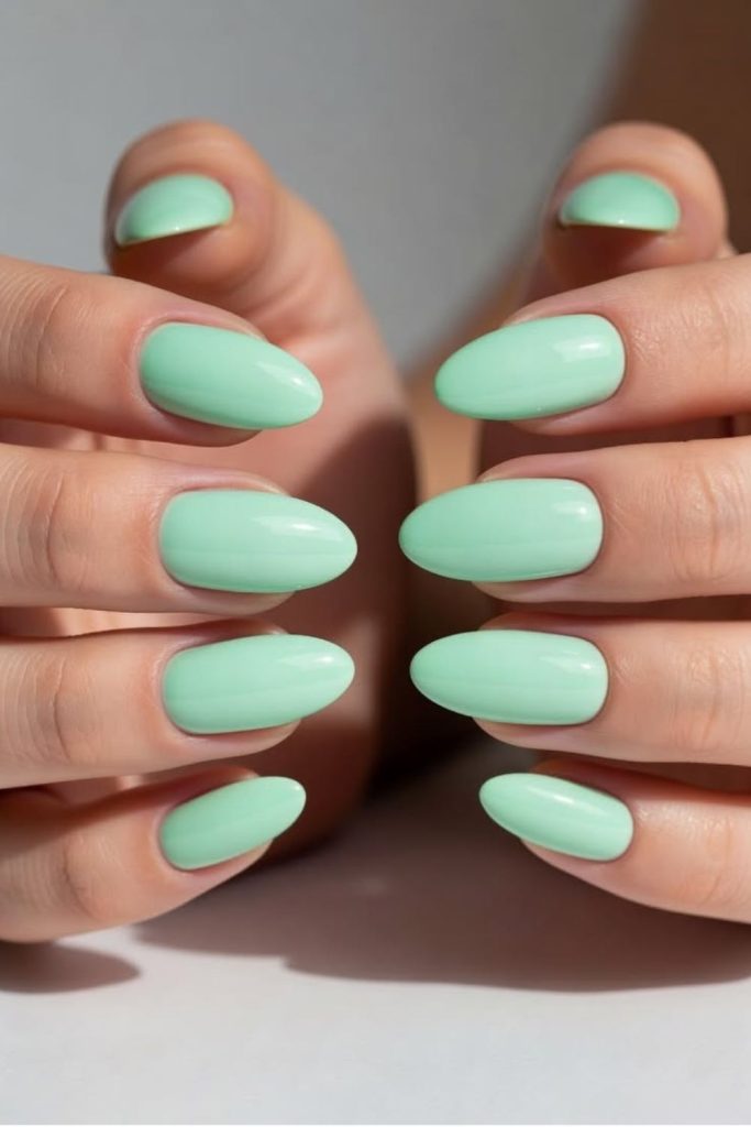 Fresh mint green summer nail look
