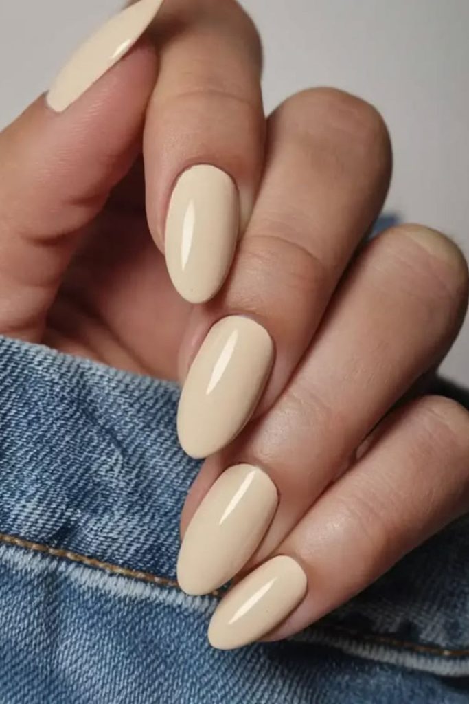 Vanilla cream matte minimalist nails