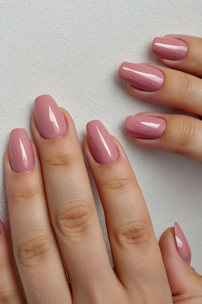 Dusty rose velvet graduation nails.