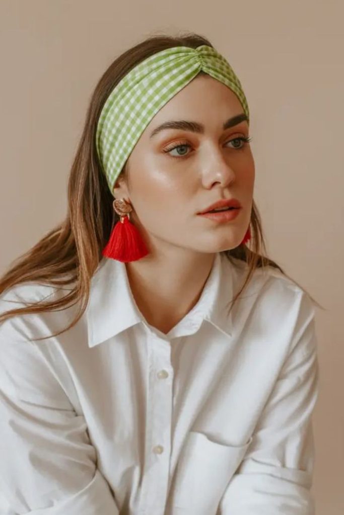 Chic layered hairstyle with wide headband.