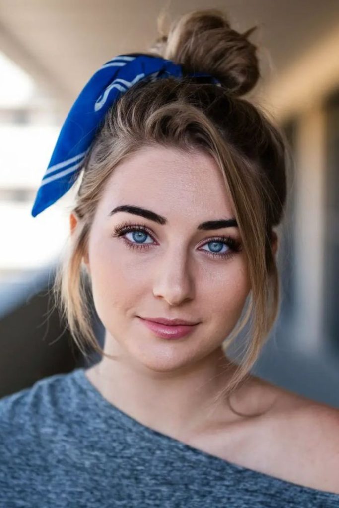 Side bun with rustic outdoor charm.