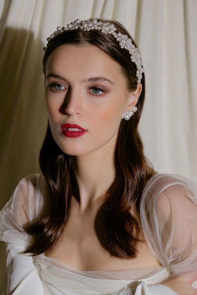 Pearl headband with soft flowing waves.