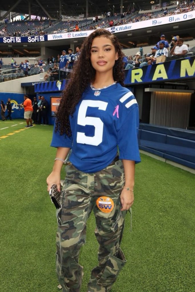 Cropped football jersey cargo trousers look