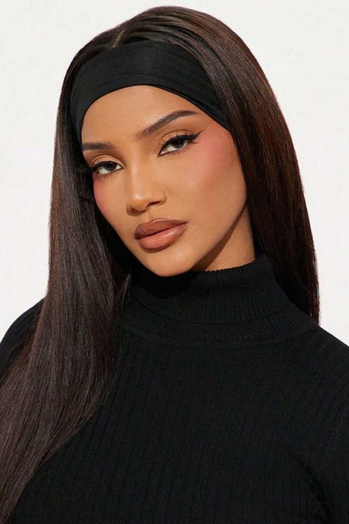 Straight sleek hairstyle with wide headband.