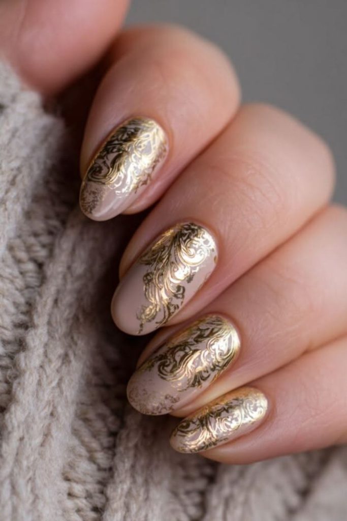 Champagne lion queen manicure design