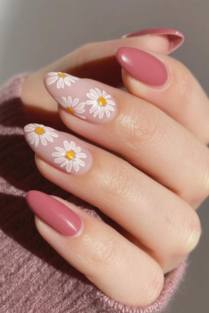 White daisy nude floral manicure design.