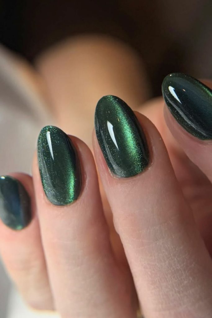 Emerald green glitter elegant school nails.