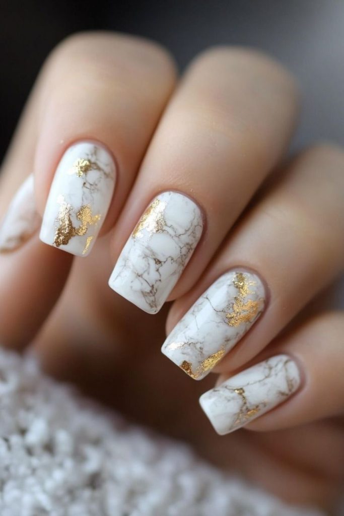 Golden marble nails with luxurious veining.