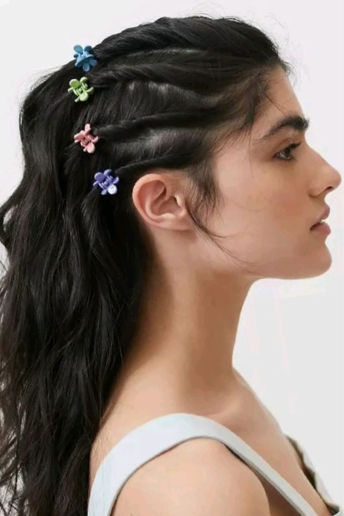 Side clip hairstyle for girls.